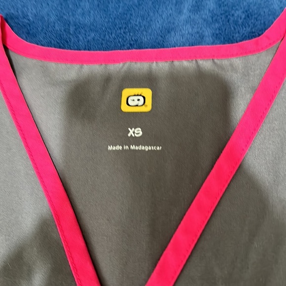 Scrub top - Picture 5 of 6